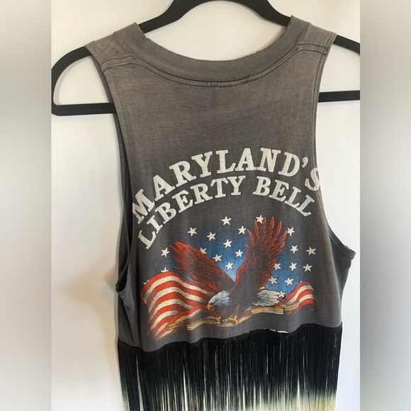 UPCYCLED vintage distressed cutoff t-shirt with hand dip dyed ombré fringe - Picture 3 of 4